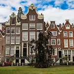 Double Room In Mansion