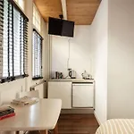 New! Private Authentic Apartment In City Centre!
