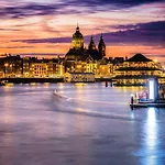 Unique Hotelboat Botel Lena Maria