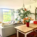Homeawayhome C&R 1