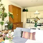 Homeawayhome C&R 1