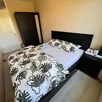 Private Bedroom In Amsterdam - 1 Min Walk Metro & Free Parking