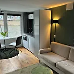 Luxury Studio On Robs Houseboat Special For Couples