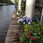 Pantheos Top Houseboat