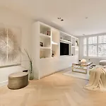 Exquisite Central Amsterdam Luxury Apartment 3B