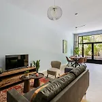 Stylish Apartment Next To The Amstel River- Unit D