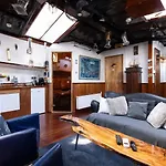 Anna Houseboat