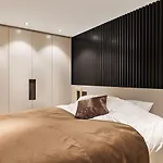 Amsterdam Luxe Stay - Modern