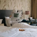 Hotel Omega
