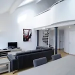 Spacious 2-Bedroom In The Heart Of Amsterdam