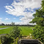 Meadowview Private Apartment 20 Minutes From City Centre