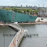 Hotelboot Zwaan