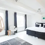 Mokum Suites