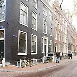 Mokum Suites