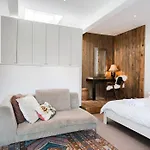 House Of Arts - City Centre Apartment