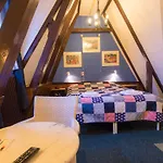 Hotel Adolesce