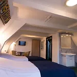 Hotel Adolesce