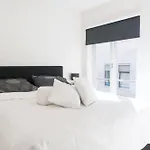 Urban Apartments De Laurier