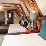 Hotel Corner House