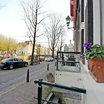 Cozy Jordaan canalhouse near Anne Frank House