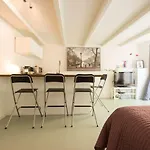 Quiet Apartment For 4 At Park In Center