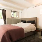 Quiet Apartment For 4 At Park In Center