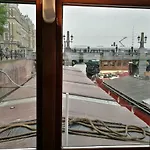 Houseboat Rose