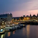 Canal View Apartment Amsterdam