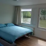 Houseboat In The Center, 5 Min Walk To Tropical Museum, Free Wifi!