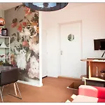 Private Guesthouse Bnb The Waterhouse Houseboat
