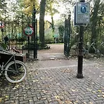 Vondelpark Apartment