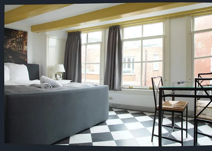 Modern Canal House Loft - City Center