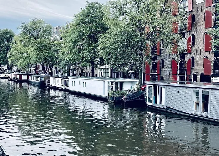 Houseboat Bonnie