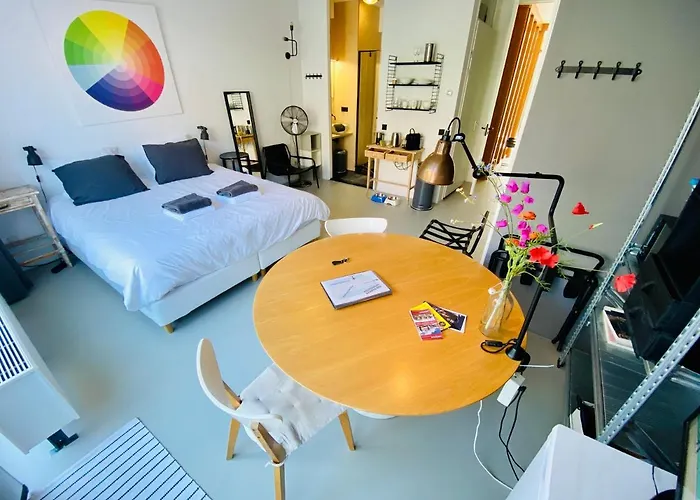 Private Studio With Free Car Parking