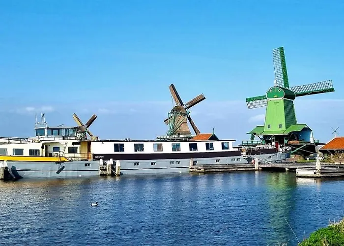 Unique Hotelboat Botel Lena Maria