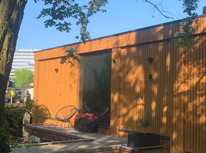 Beautiful Amstel Houseboat