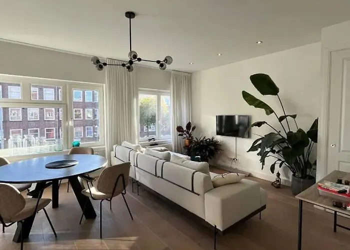 Fully Renovated Two Bedroom Apartment In The Centre Of Amsterdam
