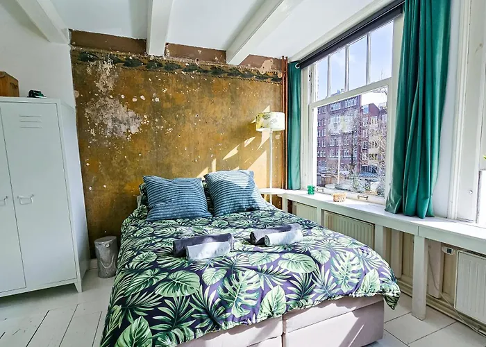Large En-Suite Room In Historic Canalhouse From 1729