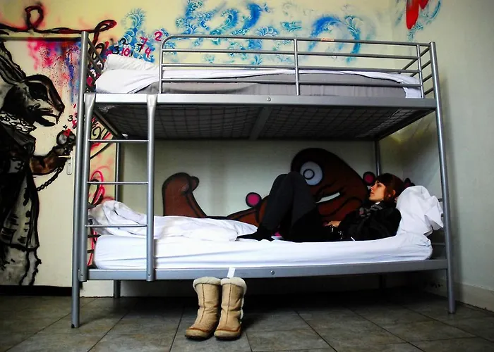 Bob\'S Youth Hostel