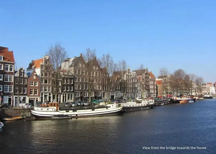 Charming Canal House 4P