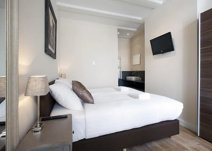 Hugo Apartments