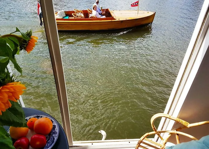 Houseboat Concordia B&B