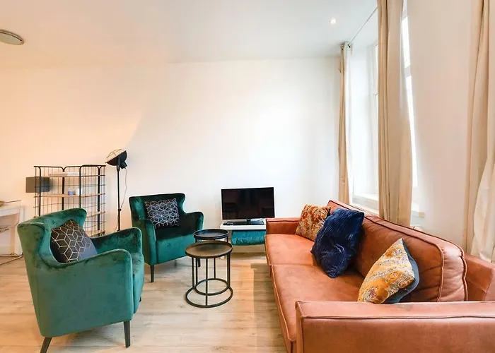 Luxurious Canalview Apt With Patio City Centre