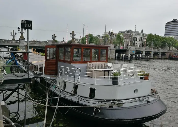Houseboat Rose