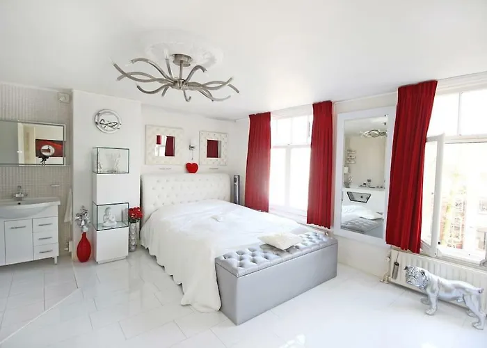 White Luxury Penthouse In City Centre