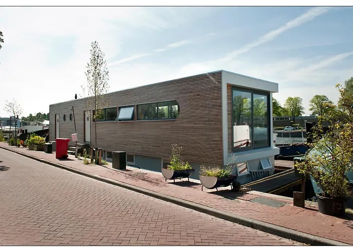 Private Guesthouse Bnb The Waterhouse Houseboat
