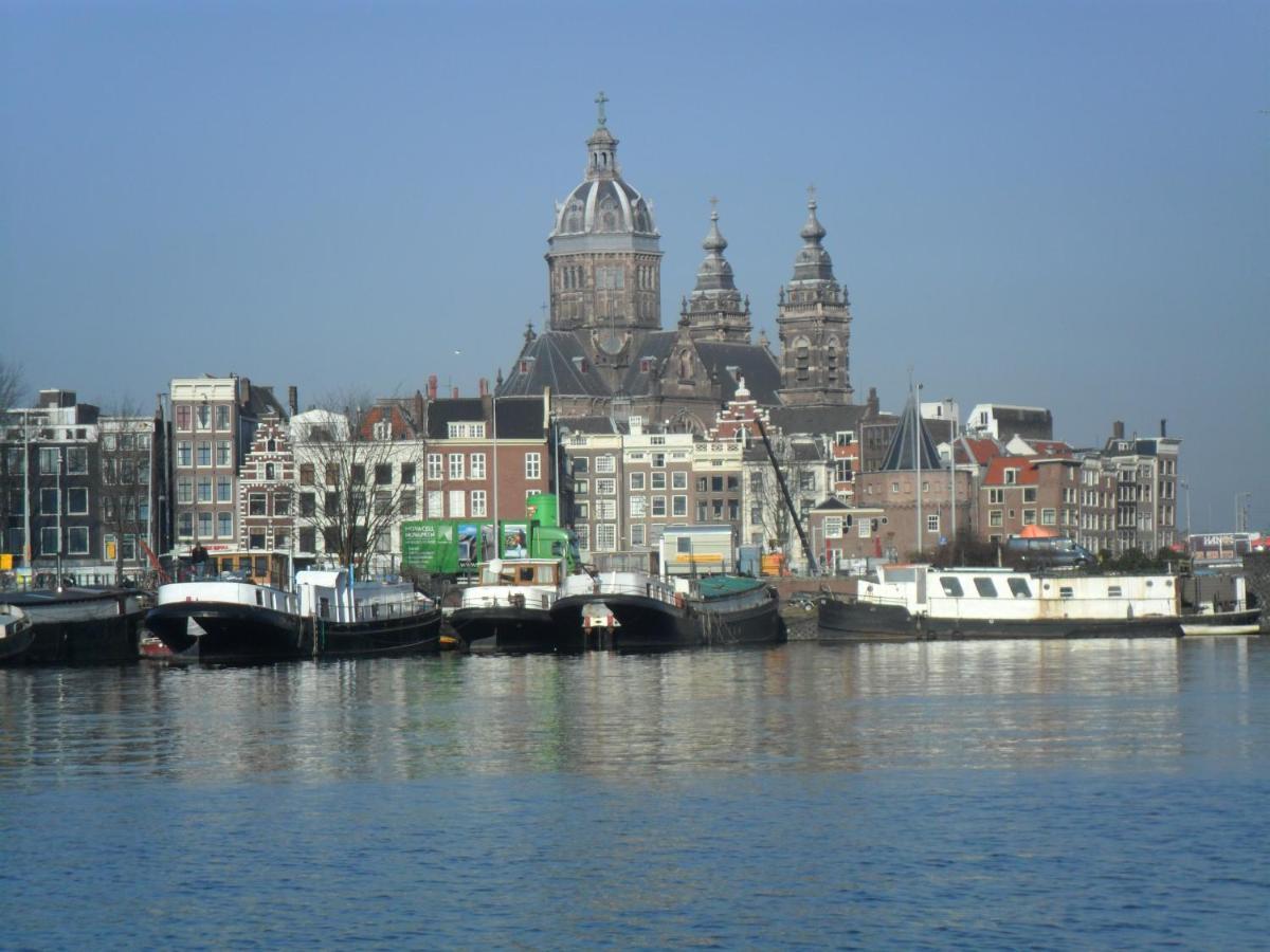 Anna Houseboat Botel Amsterdam