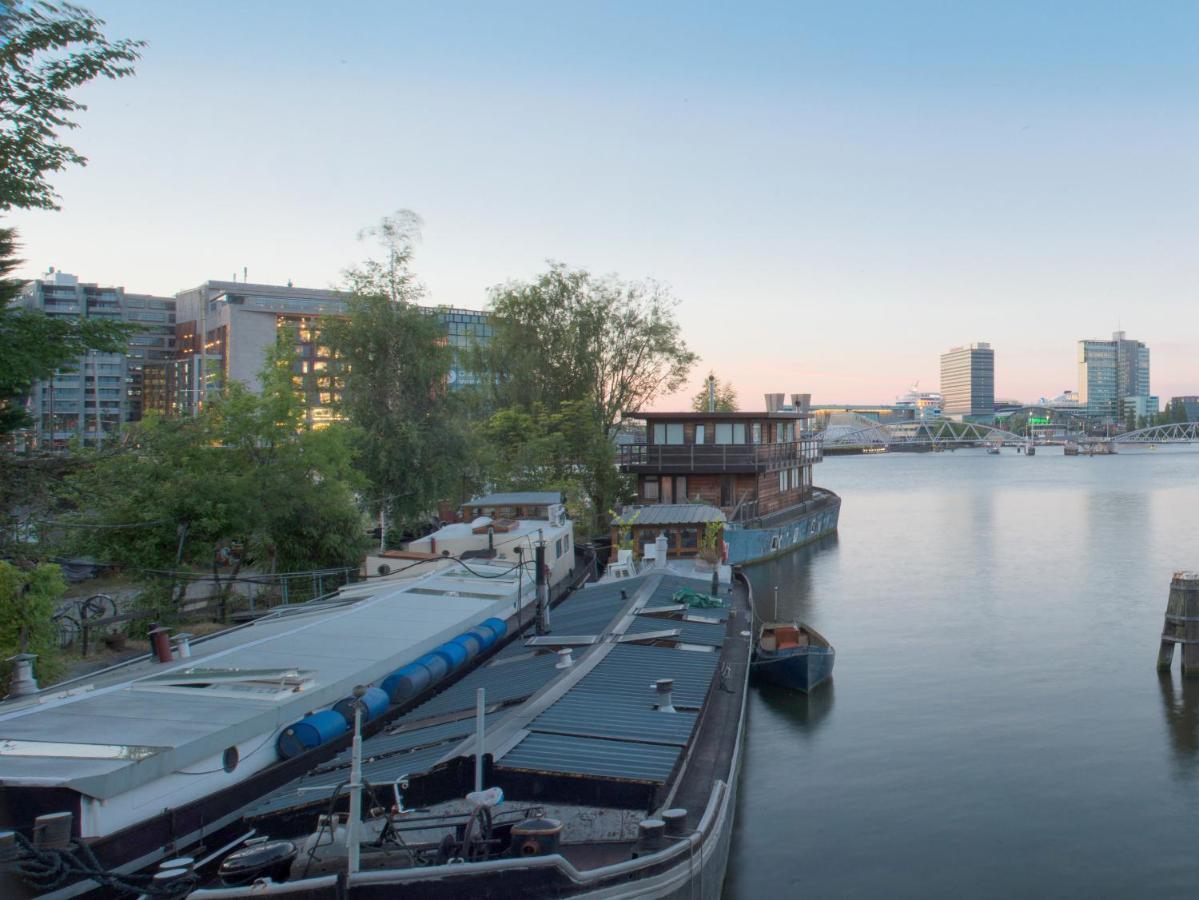 Botel Anna Houseboat *