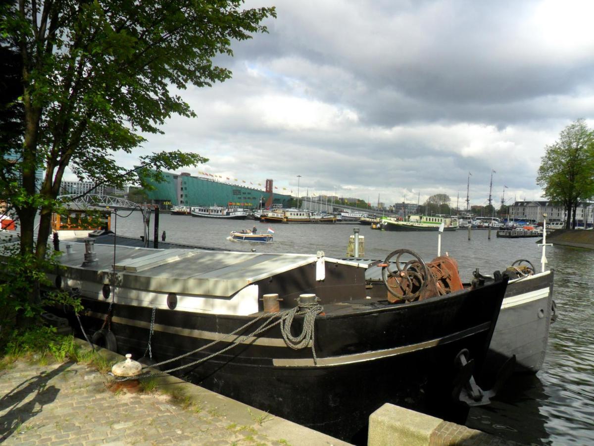 Anna Houseboat Botel *