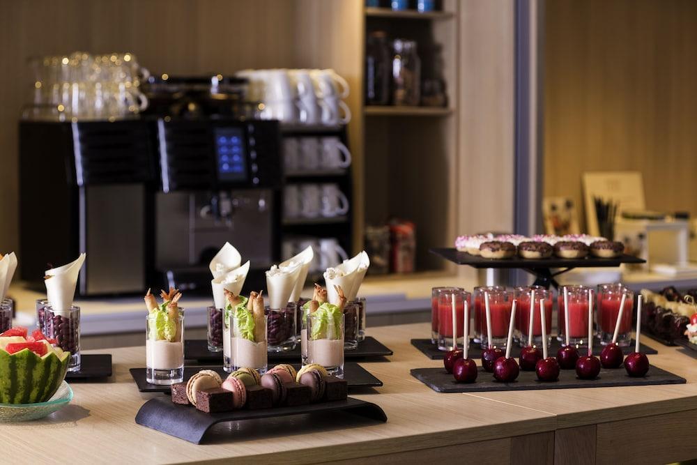 Mercure West 4*